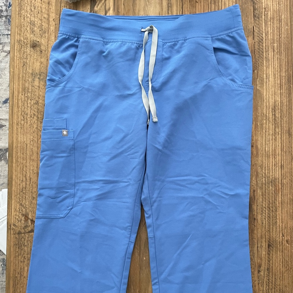 NWT Figs Kade Cargo Scrub Pants Medium Petite